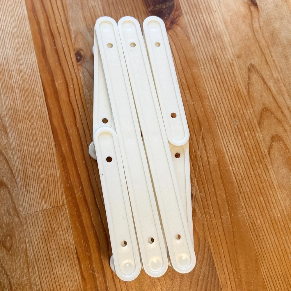 Vintage Plastic Accordian Hanger
